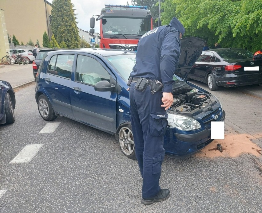 Pijani kierowcy w powiecie wieruszowskim. Jeden uderzył w zaparkowane samochody, drugi spowodował wypadek