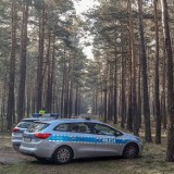 Ciało 48-letniego mieszkańca pow.wieluńskiego znaleziono w lesie. Prokurator zarządził sekcję zwłok