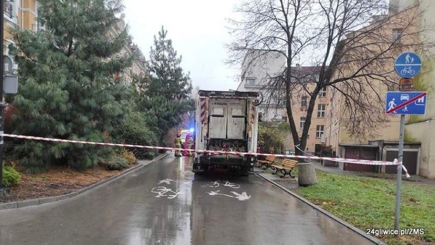 Śmiertelny wypadek w Gliwicach. W centrum miasta śmieciarka potrąciła pieszego