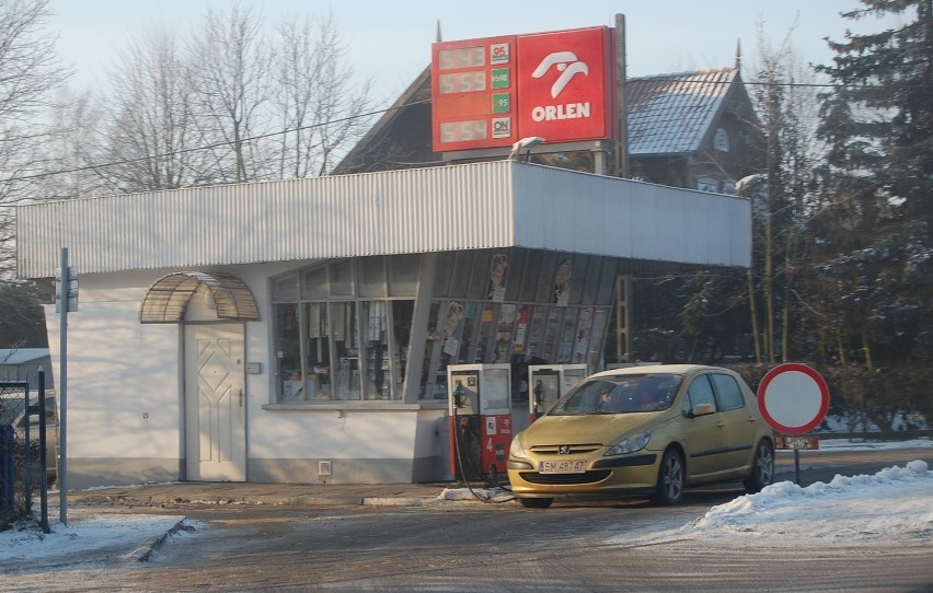 Jednak nie zamkną stacji paliw w Stegnie! Stacja ma jeszcze rok na przebudowę