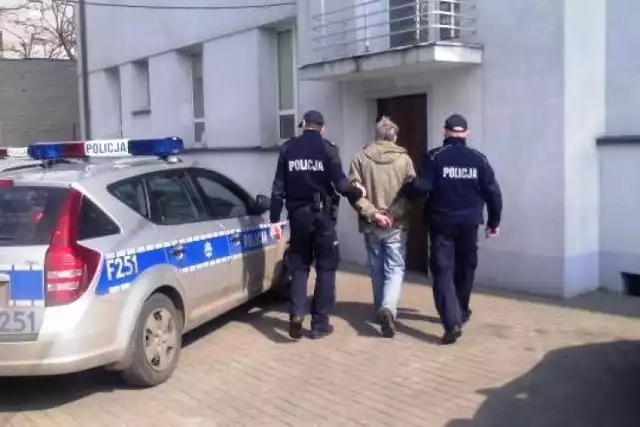 Policja zatrzymała 58-latka, który zdewastował sklep przy al. Piłsudskiego