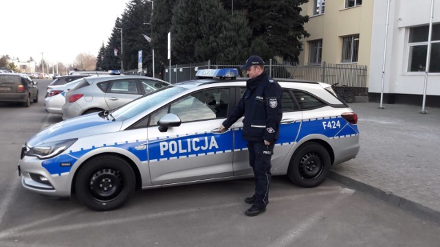 Nowy radiowóz trafił do komisariatu w Wolborzu za pieniądze przekazane policji przez samorządy