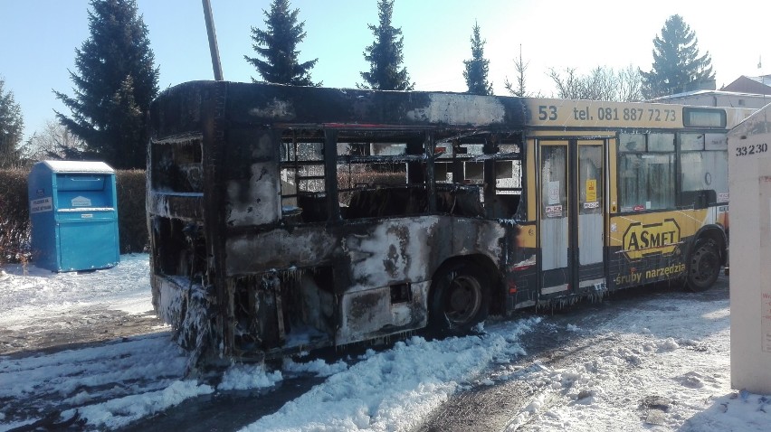 Na pętli przy ul. Włostowickiej spłonął autobus MZK. Przez zwarcie instalacji w silniku