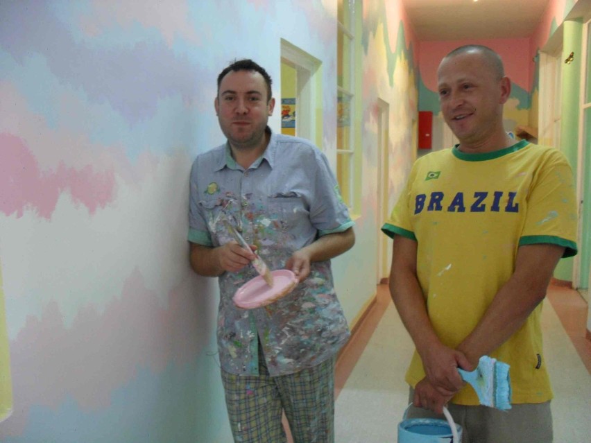 Malbork: Oddział dziecięcy w szpitalu nabiera kolorów dzięki Maciejowi Kotowi