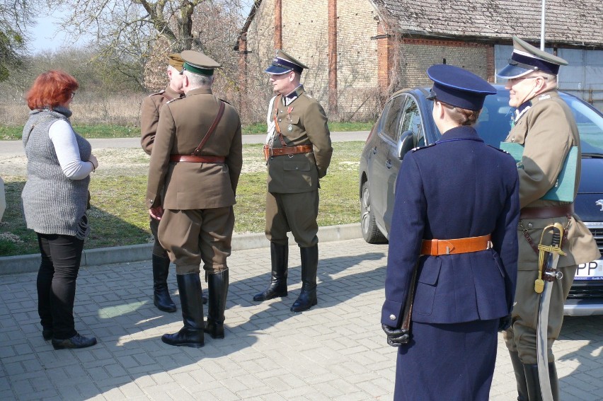 Grupa Rekonstrukcji Historycznej Formacji Granicznej uczciła w Jeziorkach pamięć kpr. Piotra Konieczki i innych bohaterów. Zobaczcie zdjęcia