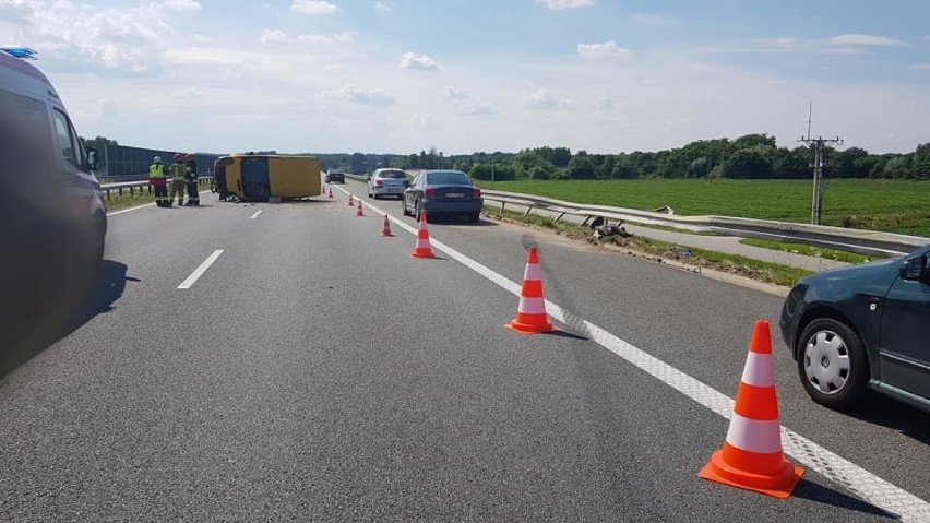 Wypadek busa na autostradzie A4 w rejonie Szczepanowa