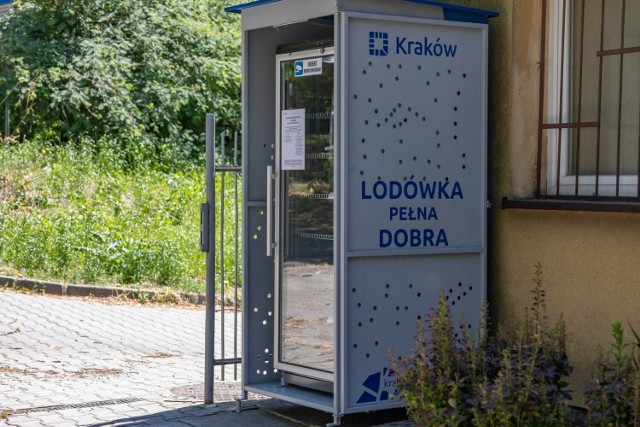 Lodówka społeczna przy ul. Sas–Zubrzyckiego 10