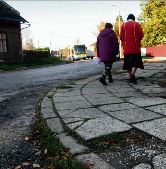 Stan chodników na ul. Fredry i Kochanowskiego woła o pomstę do nieba