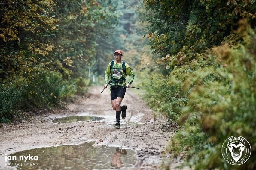 Artur Gawkowski przebiegł 104 km. Ostrowianin wziął udział w Bison Ultra-Trail po Puszczy Knyszyńskiej. Zdjęcia