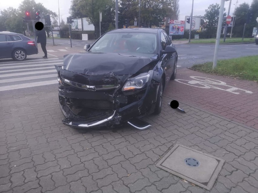Bydgoszcz. Zderzenie aut na skrzyżowaniu Kamiennej i Wyszyńskiego [zdjęcia]