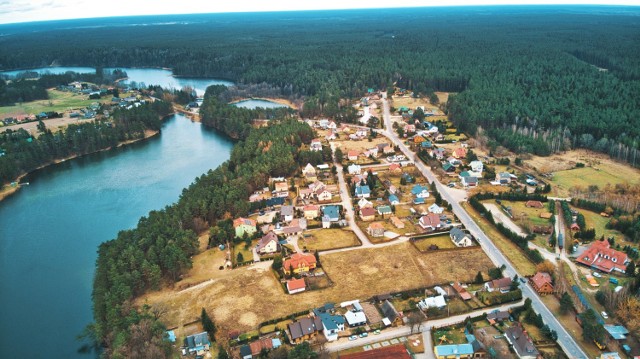 Żmijowiska – wieś w powiecie opolskim - Wieś notowana w źródłach historycznych od roku 1460 jako „Smiowyska”, 1465 „Smyowyska”, „Szmyowyska”, następnie 1501 „Zmyowiska”, na koniec w 1510 „Zmyyowyska”.