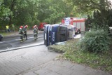 Wypadek radiowozu przy Cytadeli: Auto na boku, policjant w szpitalu [ZDJĘCIA]
