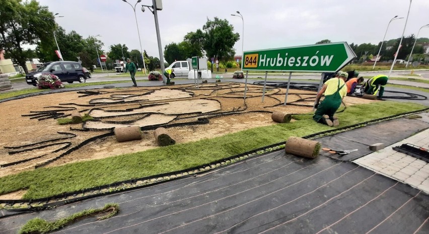 Turbinowe rondo w Chełmie przechodzi metamorfozę. Zobacz zdjęcia