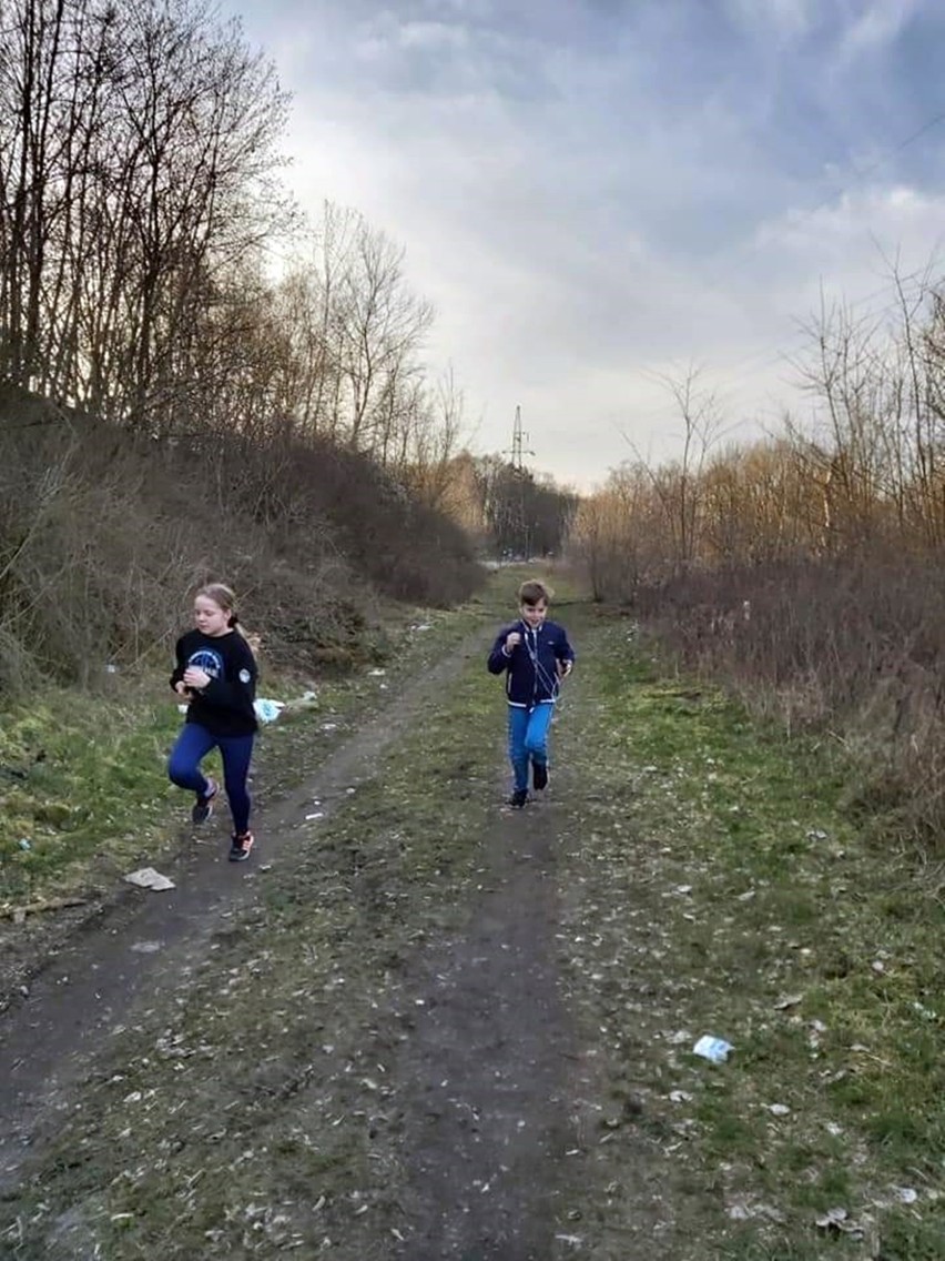 Kickboxing. Zawodnicy Sportów Walki Piła trenują indywidualnie. Zobaczcie nadesłane przez nich zdjęcia