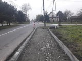 Drogowa fuszerka w Żytnej - postawili słup w chodniku, ale szybko to naprawili [ZDJĘCIA I FILM]
