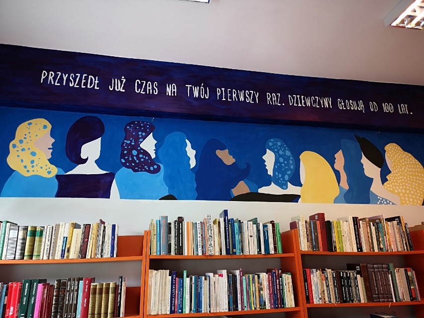 Uczniowie Plastyka stworzyli murale w słupskiej bibliotece [zdjęcia]