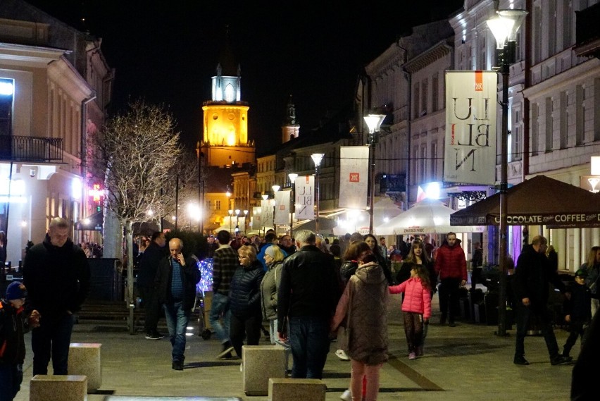 Majówka w mieście? Czemu nie! Otwarte ogródki restauracyjne i tłumy w centrum Lublina. Zobacz zdjęcia z wieczornego spaceru