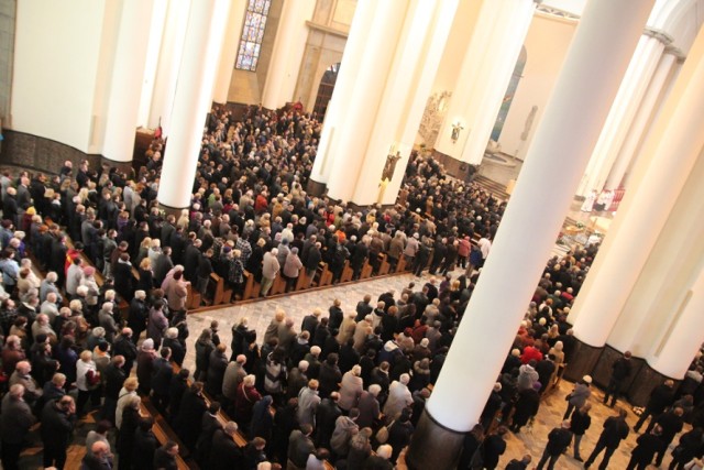 O godzinie 13. w archikatedrze Chrystusa Króla w Katowicach ...