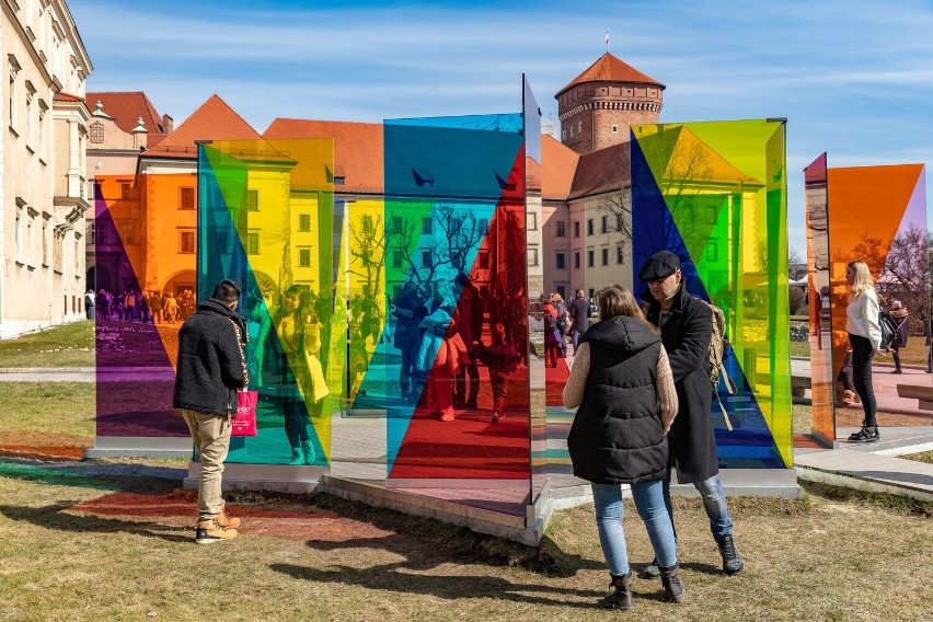 Pierwsze wiosenne słońce ściągnęło na Wawel tłumy