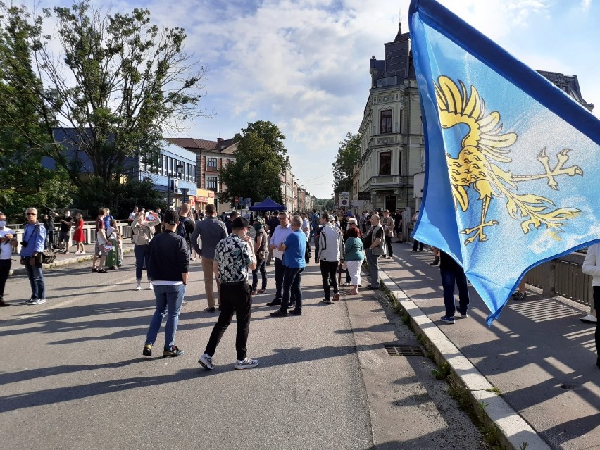 Cichy protest w Cieszynie zgromadził wielu mieszkańców...