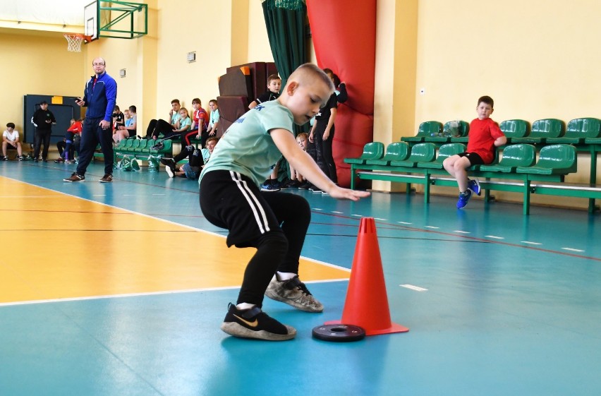 W zmaganiach wzięli udział młodzi zawodnicy w kategoriach...