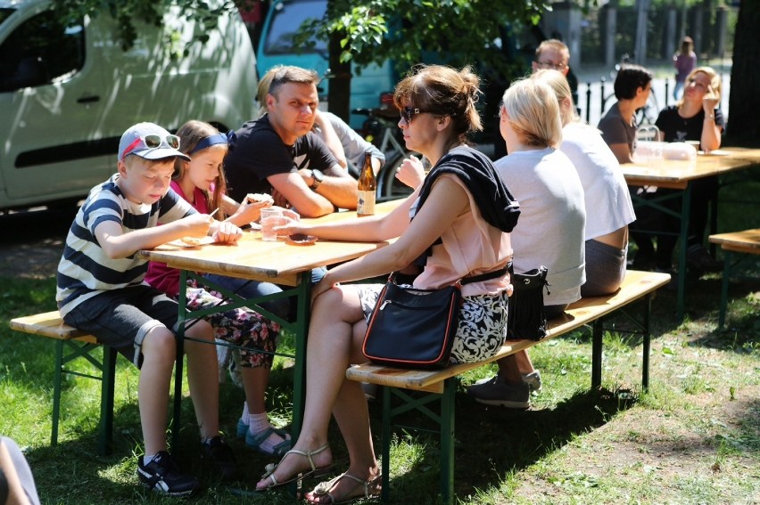 Śniadanie na Jasnych Błoniach