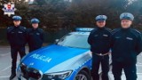 Powiat włodawski. Policjanci uratowali 69-latkę z płonącego domu
