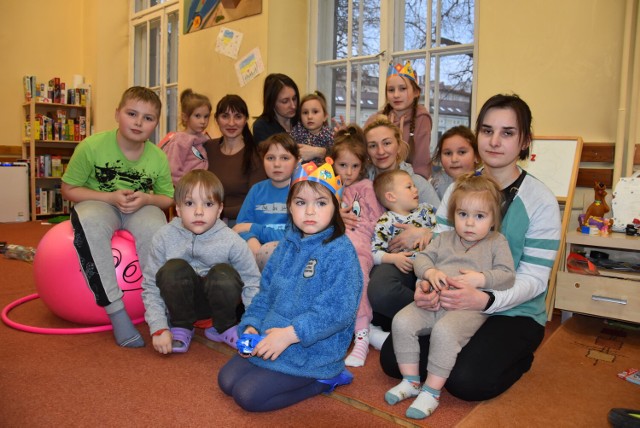 Lena nie tylko pomaga wolontariuszom w bursie przy ul. św. Anny. Wspiera także inne mamy z dziećmi, które tak jak ona uciekły przed wojną z Ukrainy
