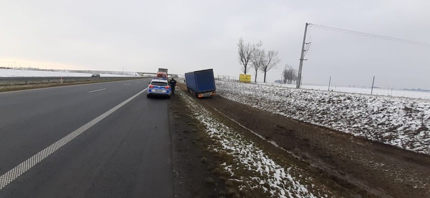 Powiat Gniezno. Ślisko na drogach, doszło do wypadków