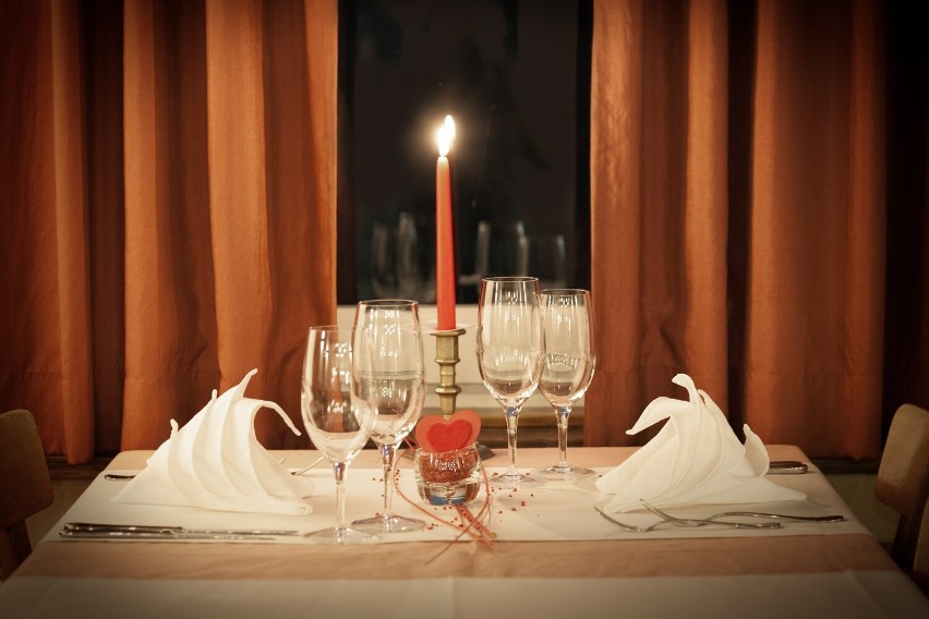 Przeglądamy oferty restauracji w Legnicy na Walentynki 2022!...