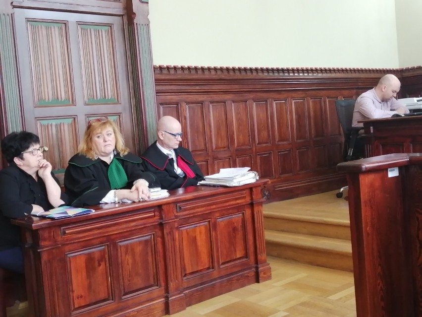 Prokurator chce kary. Obrona i oskarżeni uniewinnienia, twierdząc, że ratowali Karola. Jaki będzie wyrok sądu w Wągrowcu? 