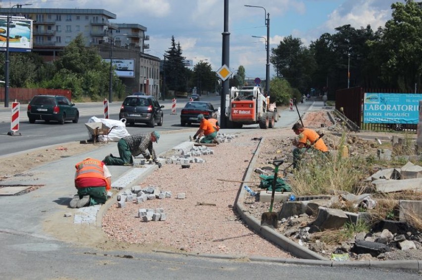 Trasa Świętokrzyska w budowie. Szeroka droga i tunel na...