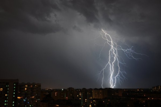 -&nbsp;Do godziny 18 przewiduje się wystąpienie burz, lokalnie z ...