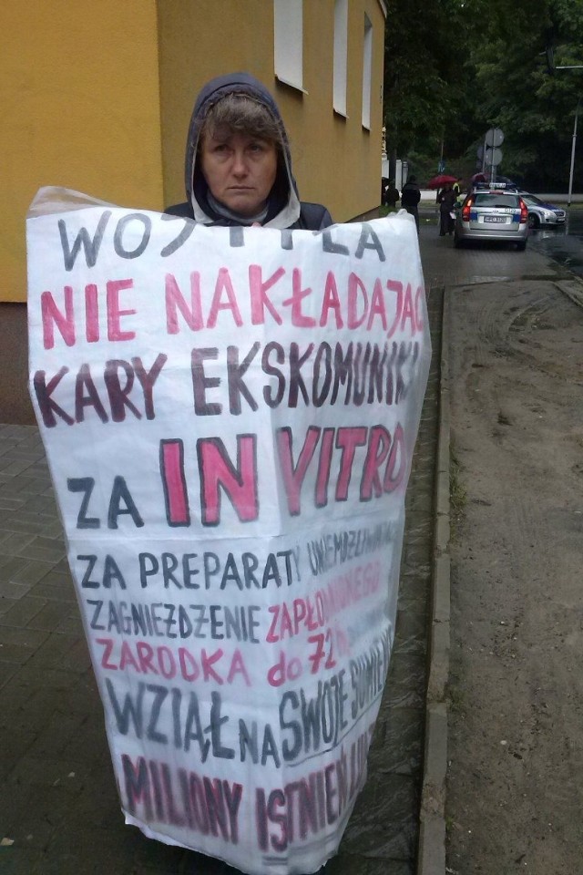 Wśr&oacute;d kilku tysięcy zwolennik&oacute;w marszu, pojawili się r&oacute;wnież przeciwnicy, przedstawiający się jako &quot;Ruch Palikota&quot;