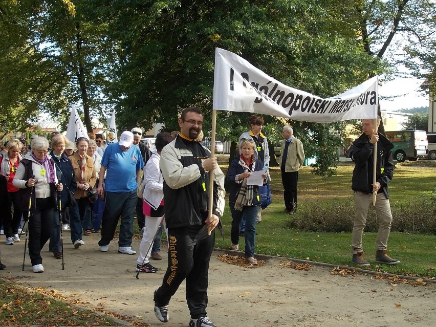 Uczestnicy I Ogólnopolskiego Marszu Seniora w Rumi