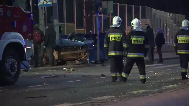 Zobaczcie zdjęcia z wypadku!

Śmiertelny wypadek w Gdyni na Chwarznieńskiej. Zginęło 3 mężczyzn [16.02.2019]