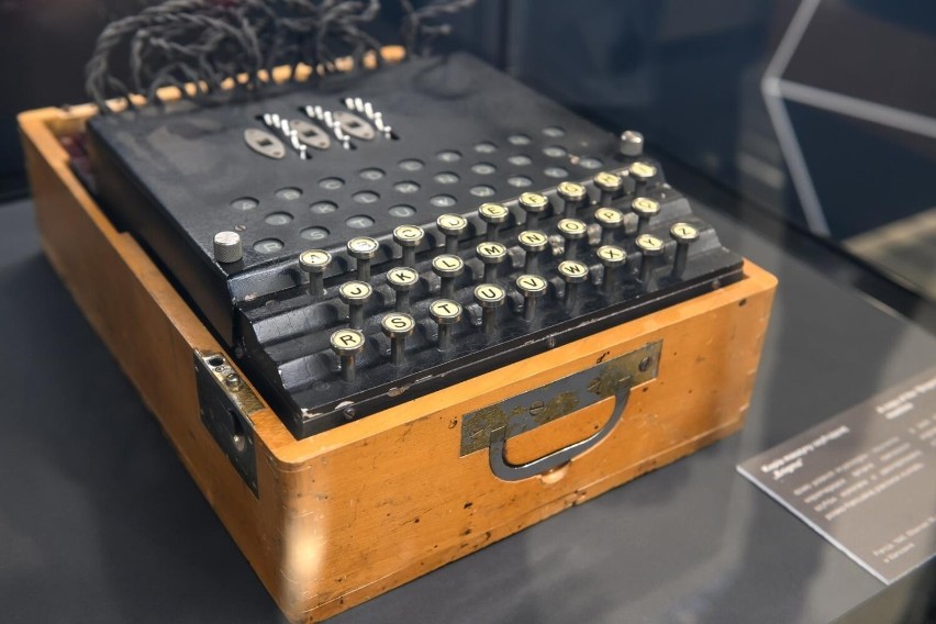 Kopia maszyny szyfrującej „Enigma” zbudowana na podstawie...