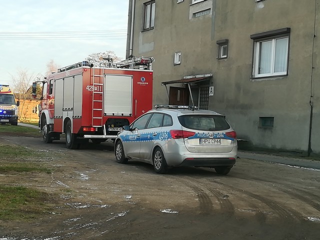 Próba samobójcza w Zdziechowie. Na miejscu policja, pogotowie i straż pożarna
