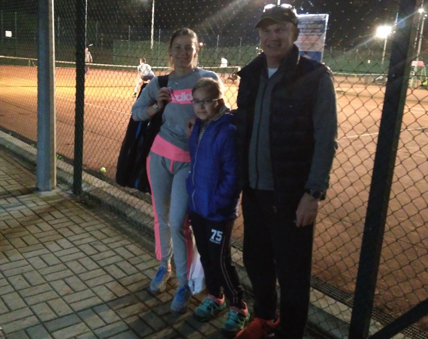 Nocny tenisowy turniej deblowy kobiet i mężczyzn im. Andrzeja Vogta. ZDJĘCIA