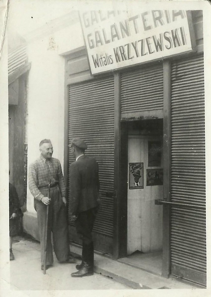Sklep galanteryjny Witalisa Krzyżewskiego, lata 30. XX wieku