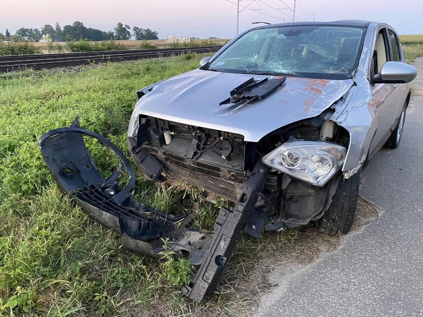 Wydartowo. Wypadek na przejeździe kolejowym. Kierowca wjechał w rogatki