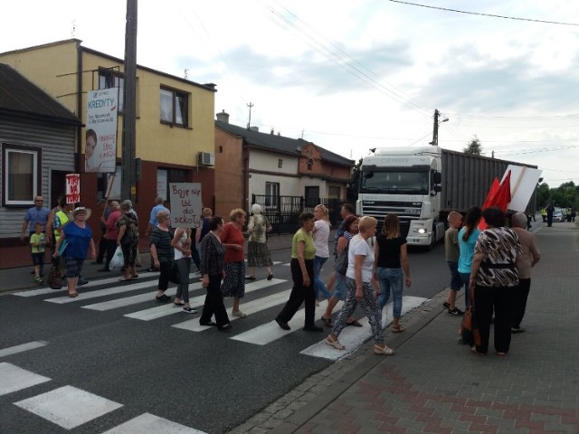 W przeszłości tomaszowianie kilkukrotnie protestowali w sprawie wyprowadzenia tirów z miasta