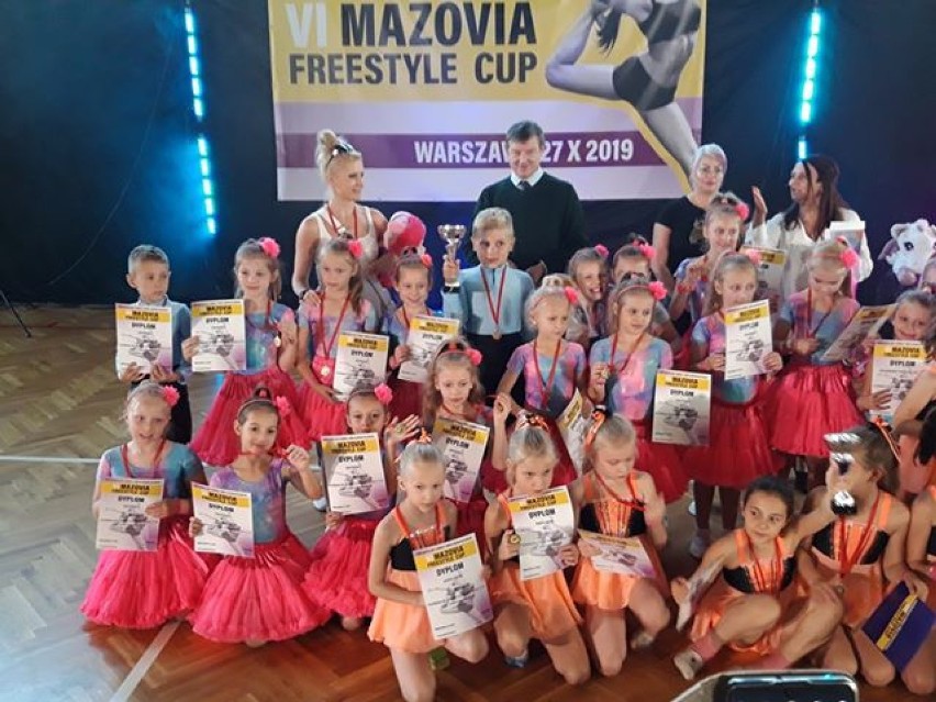 Sukcesy zespołów z Akademii Tańca i Sportu "Mass-Team" z Radomska  