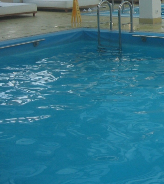 Chlorowana woda na basenie