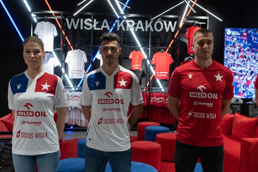 Wisła Kraków ma nowe koszulki. Debiut w piątek w meczu z Górnikiem Łęczna ZDJĘCIA