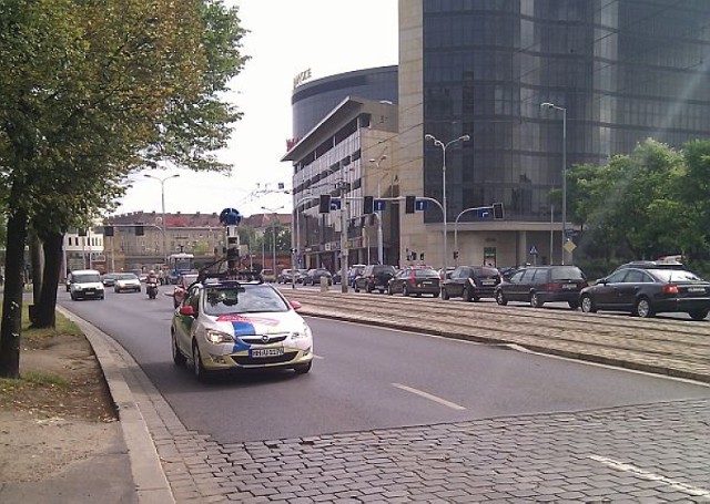 Auto Google na Powstańców Śląskich