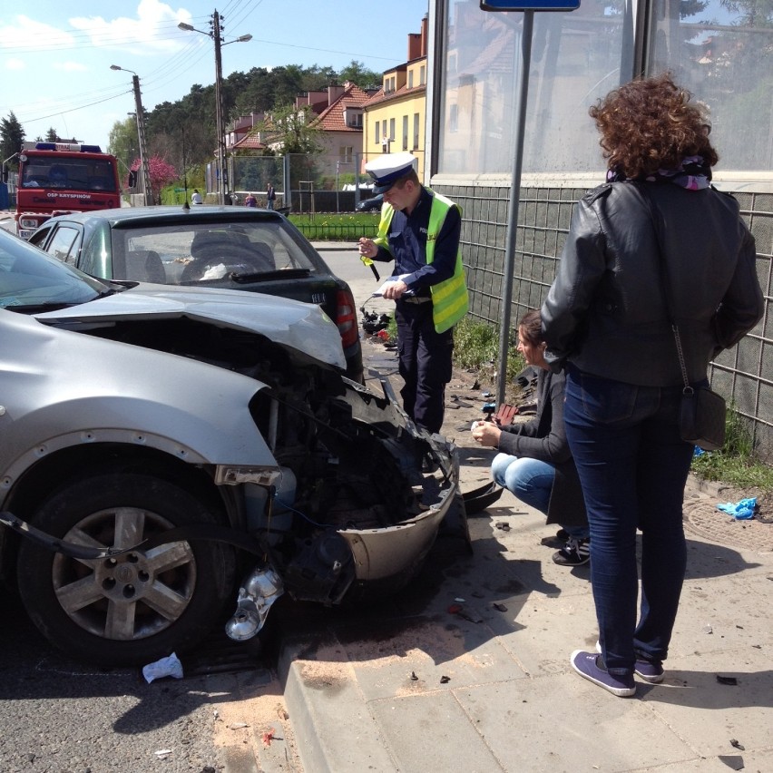 Wypadek w Krakowie. Zderzyły się dwa samochody na ul. Księcia Józefa [ZDJĘCIA, WIDEO]