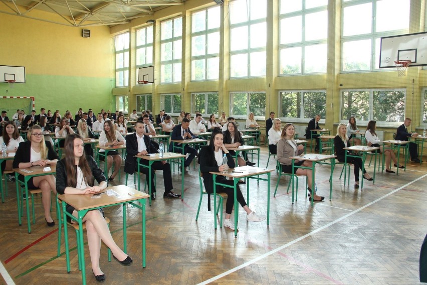 Brzezińskie matury i maturzyści sprzed lat - przypominamy, jak było...