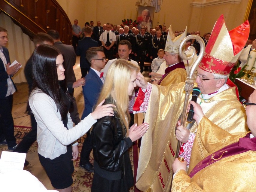 Nuncjusz apostolski udzielił bierzmowania w stoleckiej...