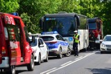 Kolizja na drodze wojewódzkiej nr 221 w miejscowości Horniki. 37-letni kierujący autobusem najechał na tył osobówki